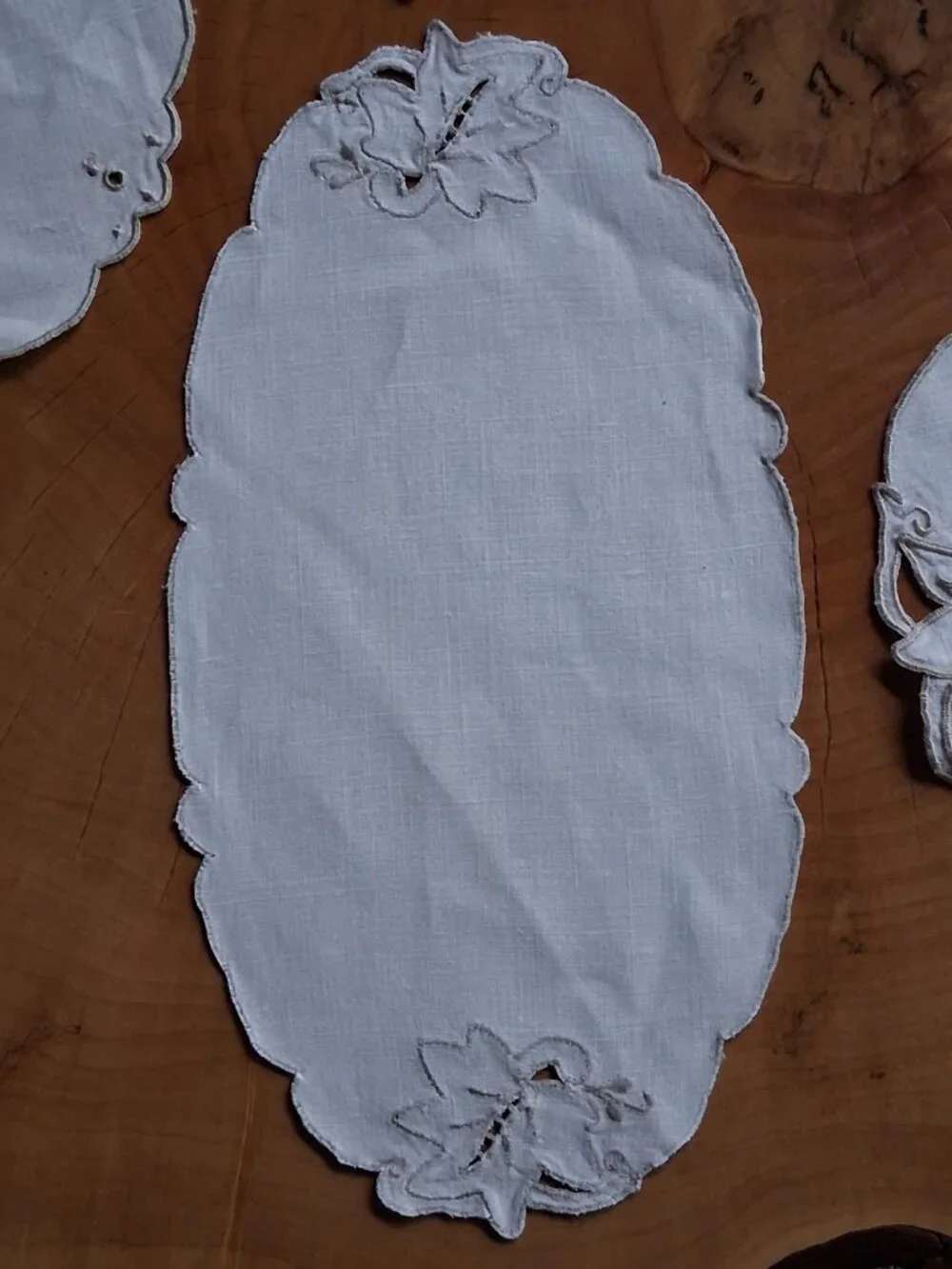 Vintage  Doily & Dresser Scarf Set – 5 Pc Mixed Sizes